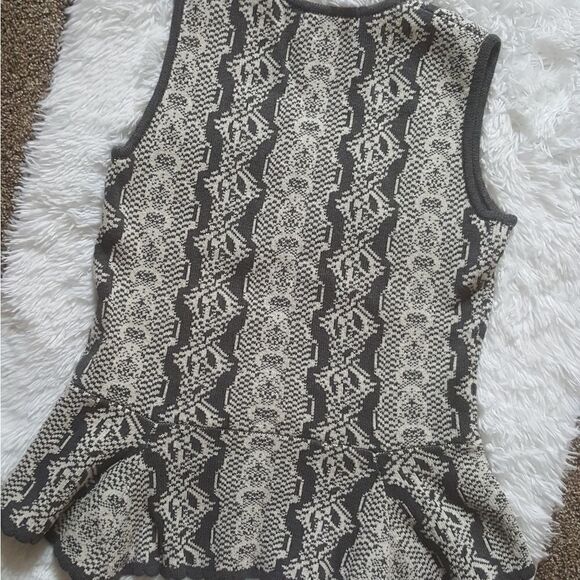 Cabi peplum shell sleeveless sweater top Womens Size Medium - Picture 5 of 5